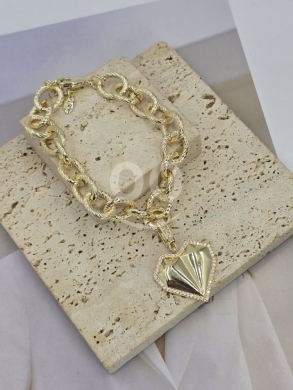 عقد "عشق" ذهبي بمينا ملونة وتصميم عربي أصيل | Elegant Arabic "Eshq" Calligraphy Necklace — 9