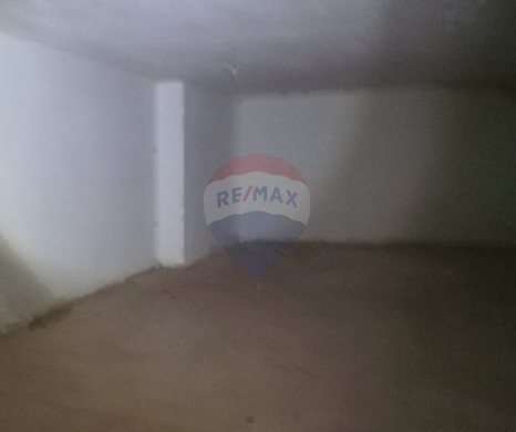 عقارات تجارية للإيجار في Mina road - R9-3198 Shop for Rent in Mina Road - Tripoli محل للإيجار في طريق الميناء طرابلس (180 m², 2 Floors, Wide Fa&ccedil;ade)
