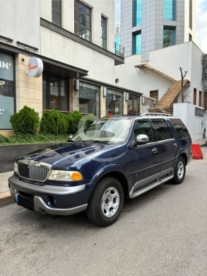 Paul Constans dans Beyrouth - Lincoln Navigator 1998