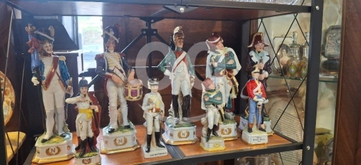Antiques & Collectibles dans Tabarja - تماسيل سويسرية
