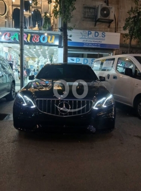 Mercedes-Benz dans Beyrouth - E 350 model 2012