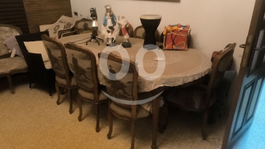 Antiques & Collectibles in Metn - طاولة سفرا مع ٨ كراسي