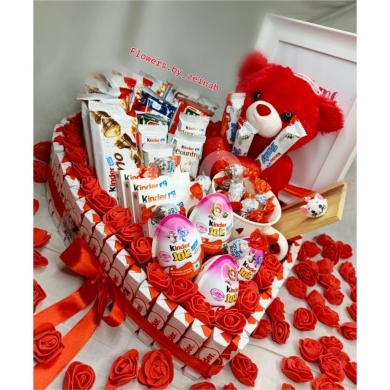 Food & Drink in Taalabaya - بوكس كندر هدايا عيد الحب - بوكس الشوكولاتة والورد | Kinder Chocolate Valentine&rsquo;s Day Gift Box