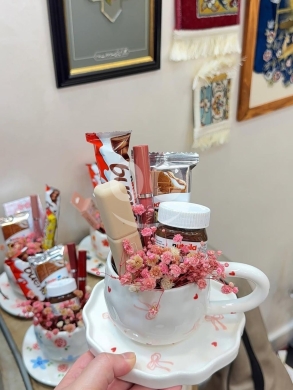 أطقم هدايا ماغ أنيقة مع مكياج وشوكولاتة | Elegant Gift Mug Sets with Makeup & Chocolate — 7