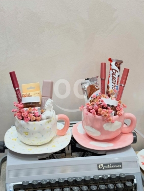Other Goods in Taalabaya - أطقم هدايا ماغ أنيقة مع مكياج وشوكولاتة | Elegant Gift Mug Sets with Makeup & Chocolate