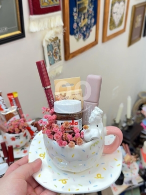 أطقم هدايا ماغ أنيقة مع مكياج وشوكولاتة | Elegant Gift Mug Sets with Makeup & Chocolate — 6