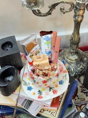 أطقم هدايا ماغ أنيقة مع مكياج وشوكولاتة | Elegant Gift Mug Sets with Makeup & Chocolate — 4