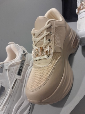 حذاء رياضي نسائي أسود مريح بتفاصيل فاخرة | Black Women's Chunky Sneaker, Elegant Details — 3