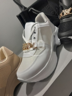 حذاء رياضي نسائي أسود مريح بتفاصيل فاخرة | Black Women's Chunky Sneaker, Elegant Details — 2