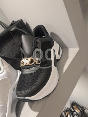 Vêtements, chaussures et accessoires dans Abou Samra - حذاء رياضي نسائي أسود مريح بتفاصيل فاخرة | Black Women&#039;s Chunky Sneaker, Elegant Details