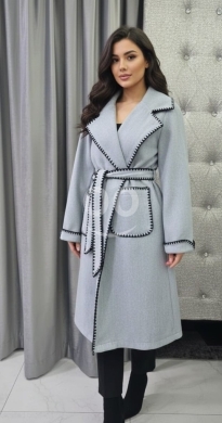 Clothes, Footwear & Accessories in Tripoli - معطف نسائي طويل وأنيق بتصميم عصري وأطراف مطرزة | Elegant Long Women&#039;s Coat with Embroidered Trim