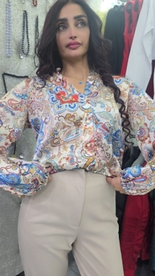 Clothes, Footwear & Accessories in Tripoli - قميص ساتان ناعم بنقشة البيزلي الملونة وتصميم كلاسيكي | Elegant Satin Paisley Print Blouse for Women