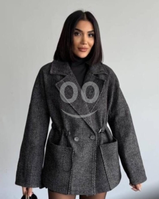 Clothes, Footwear & Accessories in Tripoli - جاكيت شتوي أنيق بنقشة "هيرنغبوين" مع خصر محدد | Chic Herringbone Winter Jacket with Drawstring Waist
