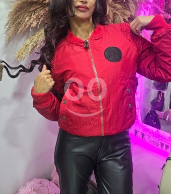 Clothes, Footwear & Accessories in Tripoli - جاكيت "بومبر" رياضي عصري بلون أحمر حيوي | Trendy Red Bomber Jacket with Ribbed Details