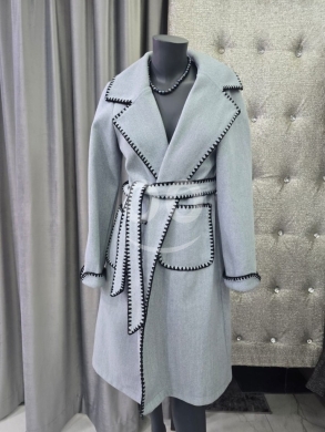 Clothes, Footwear & Accessories in Tripoli - معطف شتوي رمادي أنيق بتطريز يدوي أسود | Elegant Grey Winter Coat with Black Hand-Stitched Edging