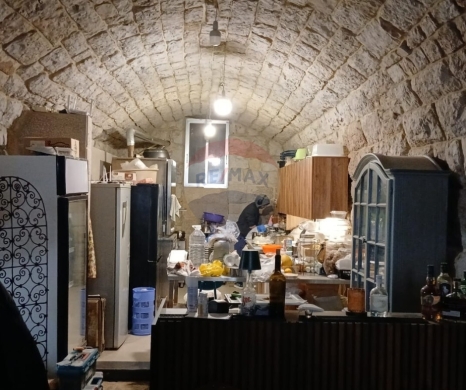Commercials for sale in Port of Beirut - R9-3216 Old Lebanese House for Sale in Metn - Mar Elias Street بيت قديم تراثي للبيع في المتن