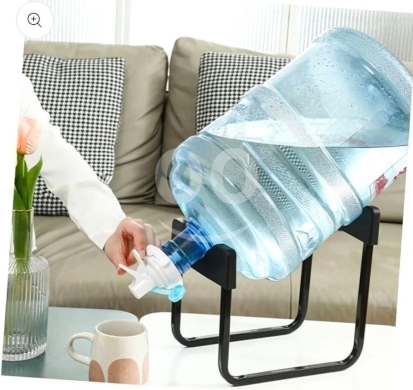 Other home furniture in Choueifat - حامل غالون مياه حديد مع صنبور سكب مريح | Sturdy Metal Water Jug Stand with Easy Dispensing Valve