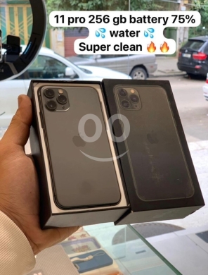Mobile phones in Tripoli - iPhone 11 Pro 256GB - 75% Battery - Clean & Guaranteed | آيفون 11 برو 256 جيجا - نظيف جداً مع كفالة