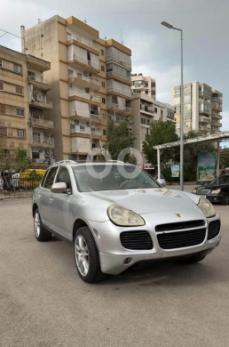 Porsche in Beirut City - porsche cayenne s 2004