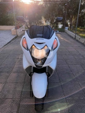 Motorcycles & ATVs in Sin el-Fil - Silver wing 600 cc
