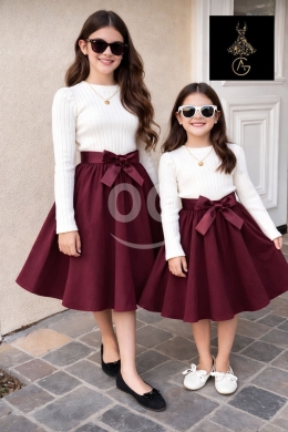 مستلزمات الاطفال في Loussiya - طقم بناتي تنورة سكوبا وكنزة ريب قطن للأعياد | Girls&#039; Scuba Skirt & Cotton Rib Sweater Set