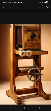 Antiques & Collectibles in Achrafieh - Antique Large Format Wooden Camera on Stand