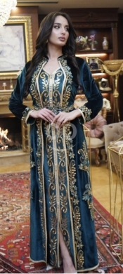 Vêtements, chaussures et accessoires dans Tripoli - قفطان مخمل ملكي مطرز باللون الزيتي | Elegant Embroidered Green Velvet Kaftan Dress