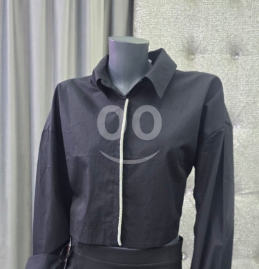 Vêtements, chaussures et accessoires dans Tripoli - قميص أسود أنيق بلمسة براقة | Chic Black Shirt with Sparkling Detail