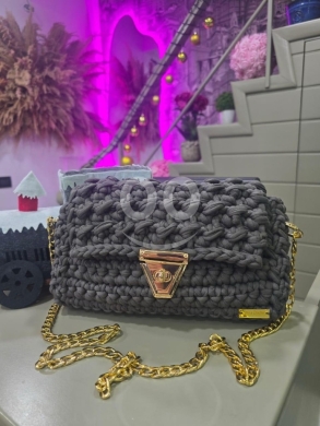 Clothes, Footwear & Accessories in Tripoli - حقيبة كروس كروشيه يدوية أنيقة مع سلسلة ذهبية | Elegant Handmade Crochet Crossbody Bag with Gold Chai