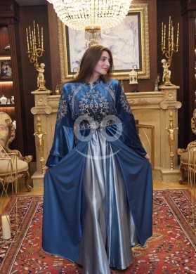 Clothes, Footwear & Accessories in Tripoli - قفطان مغربي مخملي فاخر باللون الأزرق الملكي | Luxurious Royal Blue Velvet Moroccan Caftan Dress