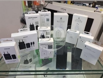 Mobile accessories in Akkar el-Atika - سامسونج جالكسي A16 وA56 وA36 5G مع شواحن أصلية | Samsung Galaxy A16, A56, A36 5G & Original Chargers