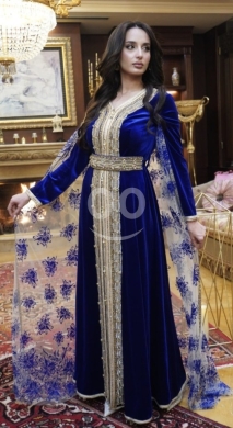 Clothes, Footwear & Accessories in Tripoli - قفطان مغربي مخملي أزرق ملكي مطرز بالذهبي | Royal Blue Velvet Moroccan Kaftan with Gold Embroidery