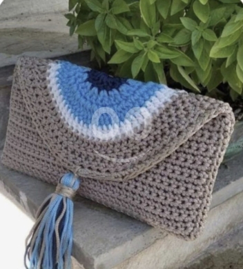 Clothes, Footwear & Accessories in Tripoli - حقيبة كروشيه يدوية بتصميم العين الزرقاء وشرابة متدلية | Handmade Crochet Evil Eye Envelope Clutch wi