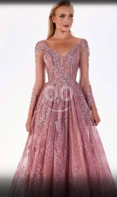 Clothes, Footwear & Accessories in Tripoli - فستان وردي ملكي مطرز للإيجار | Pink Embroidered Royal Gown Rent