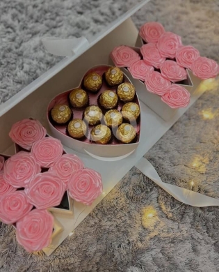 أطقم هدايا عيد الأم - بوكس ورد ستان ملكي | Mother's Day Gift Sets - Royal Satin Rose Box … — 3