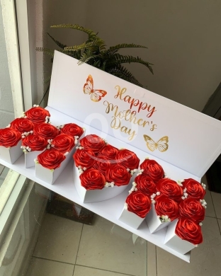 Other Goods in Taalabaya - أطقم هدايا عيد الأم - بوكس ورد ستان ملكي | Mother&#039;s Day Gift Sets - Royal Satin Rose Box & Candles