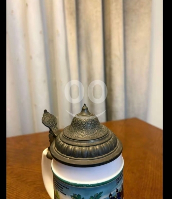 Antiques & Collectibles in Al Dahye - ماج أنتيكا ألماني كلاسيكي بغطاء معدني - قطعة نادرة للديكور | Antique German Stein Mug with Metal Lid