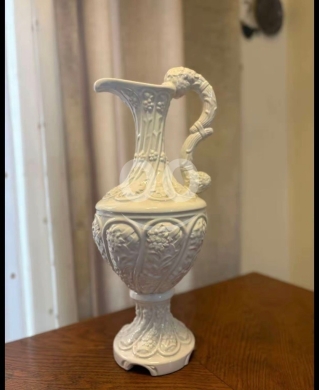 Antiques & Collectibles in Al Dahye - إبريق أنتيكا بلون عاجي فخم بتفاصيل ملكية بـ 100$ | Luxury Ivory Antique Pitcher with Royal Details
