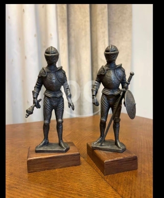 تمثالا "الفارسان الحارسان" بتفاصيل ملكية أوروبية بـ 100$ | Guarding Knights Antique Statu… — 3