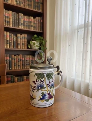 ماج بورسلان "أنتيكا" ملكي بغطاء معدني بـ 40$ | Elegant Antique Porcelain Stein — 3