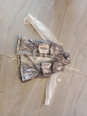 Baby & Kids Stuff in Daria - جاكيت بناتي فضي عصري للأعمار من 4 إلى 10 سنوات | Trendy Silver Girls&#039; Jacket for Ages 4-10