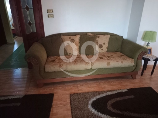 Other home furniture in Choueifat - غرفة جلوس خشب زان بحالة ممتازه مخمل وكتان