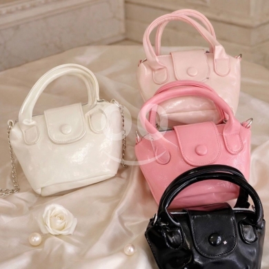 Clothes, Footwear & Accessories in Loussiya - جزدان نسواني