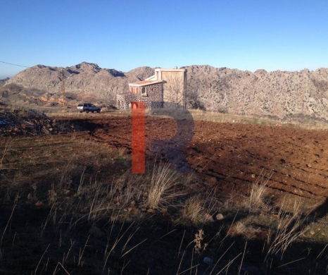 R9-3255 Land for Sale in Aakoura Jbeil – 1,010 m² — 2