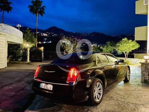 Chrysler in Jounieh - Chrysler 300 V6 2014