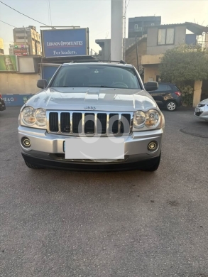 Jeep in Jal el-Dib - Grand cherokee 2005