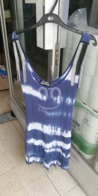 Vêtements, chaussures et accessoires dans Al Midan - فستان تاي داي أزرق وأبيض مع زينة شراشيب معدنية | Blue and White Tie-Dye Dress with Fringe Detail