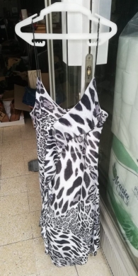 Vêtements, chaussures et accessoires dans Al Midan - فستان سهرة بنقشة الفهد أبيض وأسود مع كشكشة جانبية | Black and White Leopard Print Dress with Ruffle