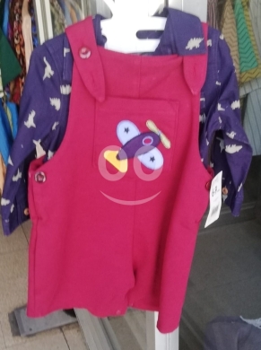 Produits pour bébés et enfants dans Al Midan - طقم ولادي قطعتين سالوبيت أحمر وقميص كحلي بنقشة الديناصورات | 2-Piece Baby Boy Set Red Overalls