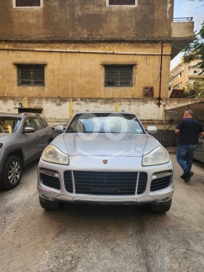 Porsche in Mar Mkhayel - سيارة بورش كايين للبيع - ممشى 180 ألف كم | Porsche Cayenne for Sale - 180,000 km Mileage